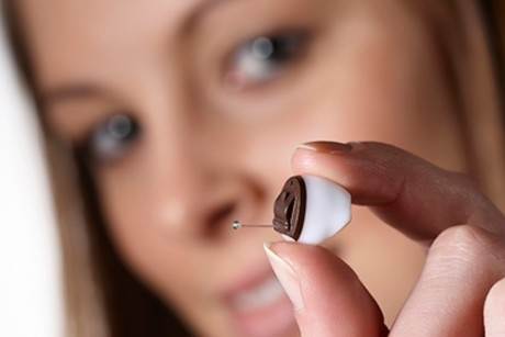 consejos-para-usar-un-aparato-auditivo